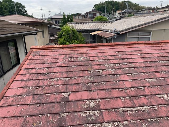 塗膜が剥がれたスレート屋根